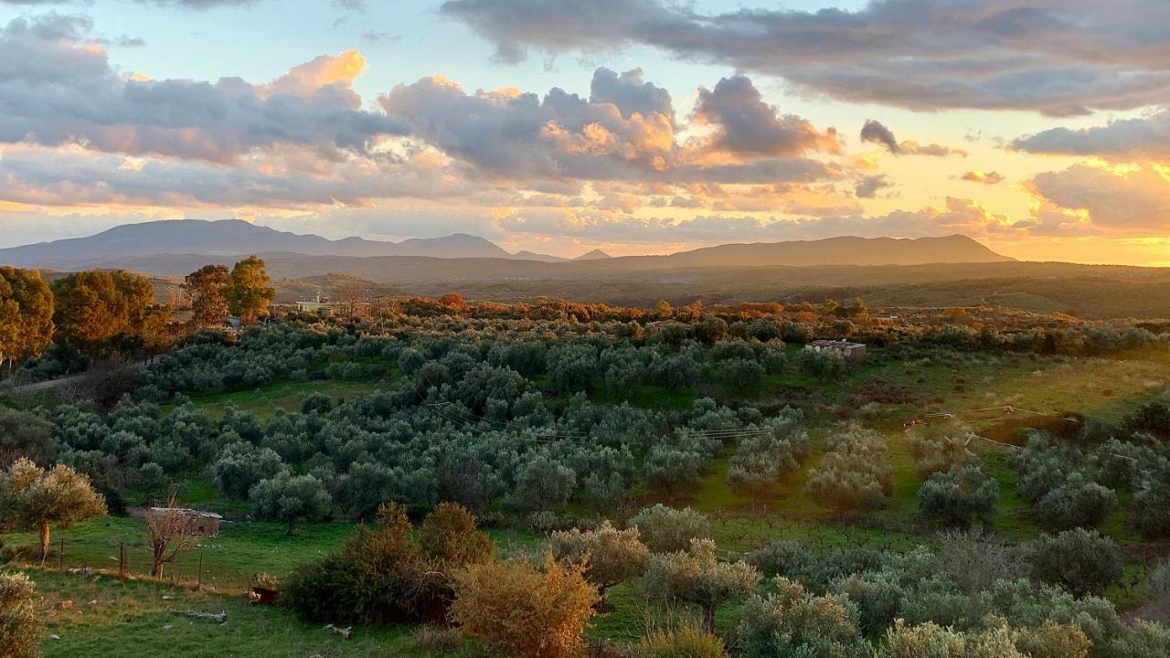 Stone Tower Retreat, Oasis Of Peace Apartment Aristomenis Екстериор снимка